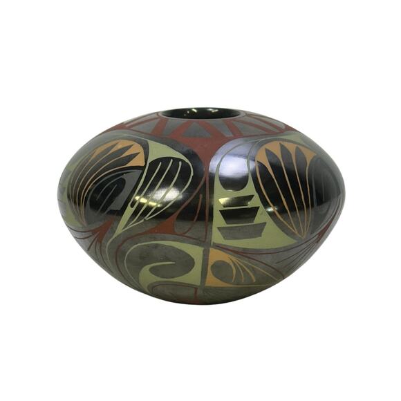 Ericka Hernandez Mata Ortiz Signed 3" x 4.5" Polychrome Pottery Vessel Pot Vase - Picture 3 of 7